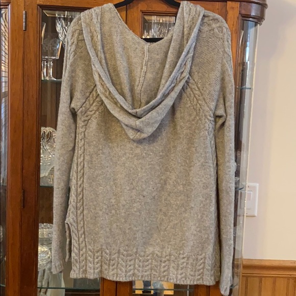 Sweater - Picture 4 of 4